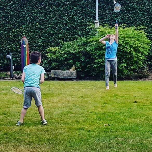 2020-04-13-badminton-900